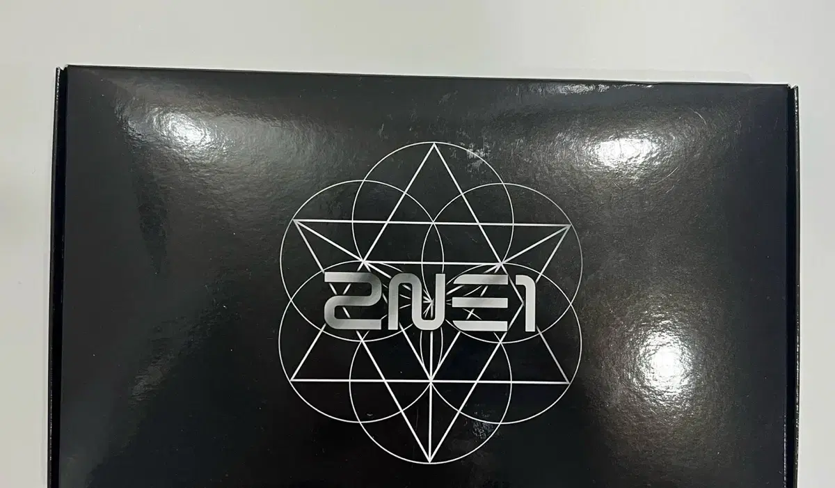 Tuani One 2NE1サインシディCDアルバム